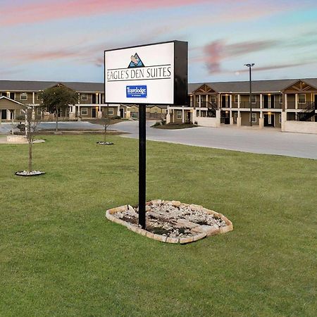 Eagle'S Den Suites Cotulla A Travelodge By Wyndham Esterno foto