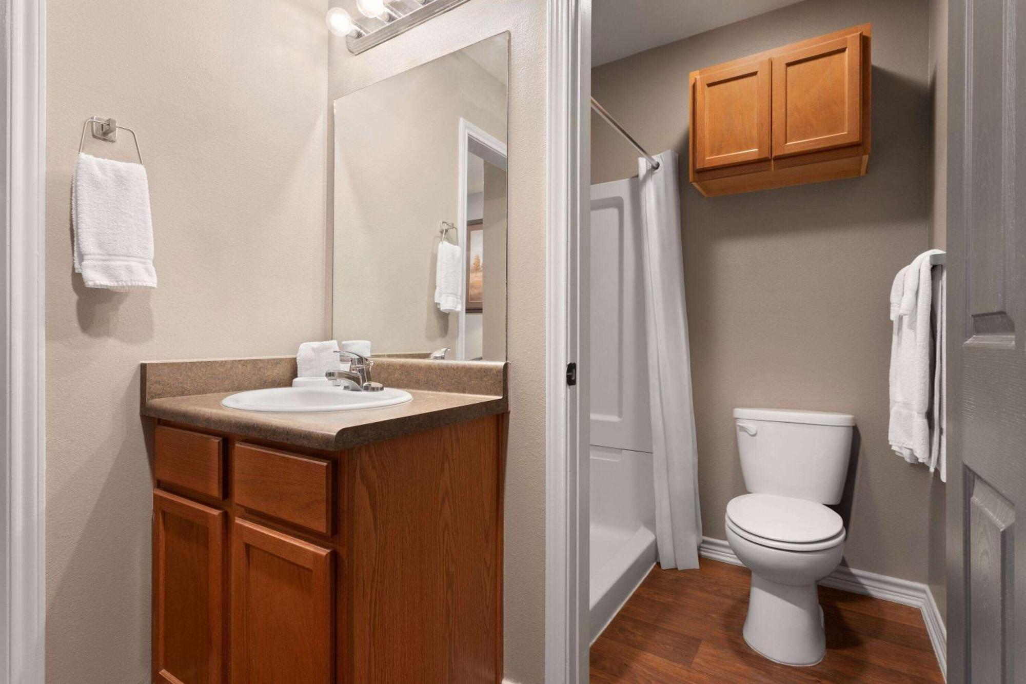 Eagle'S Den Suites Cotulla A Travelodge By Wyndham Esterno foto