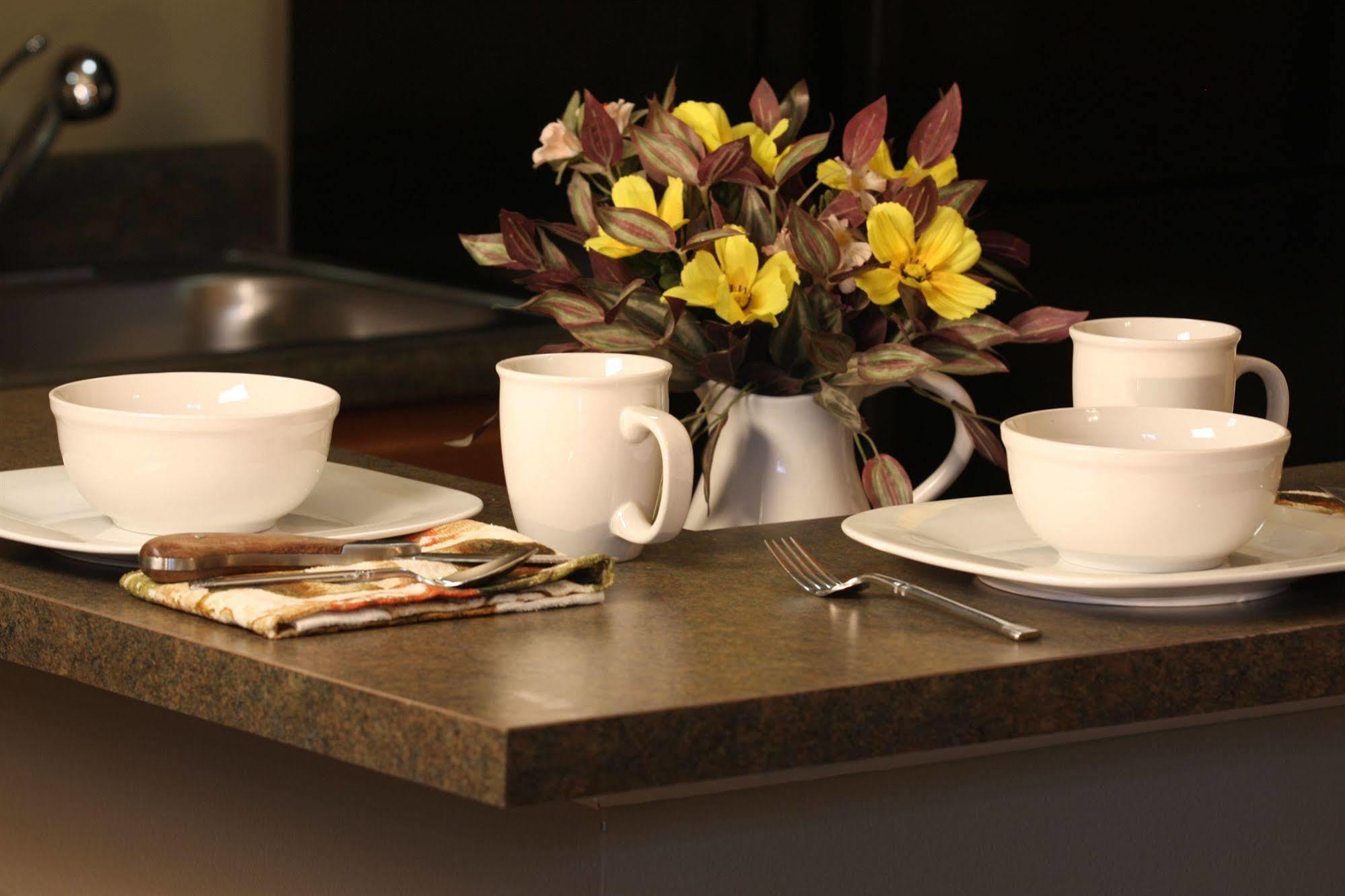 Eagle'S Den Suites Cotulla A Travelodge By Wyndham Esterno foto