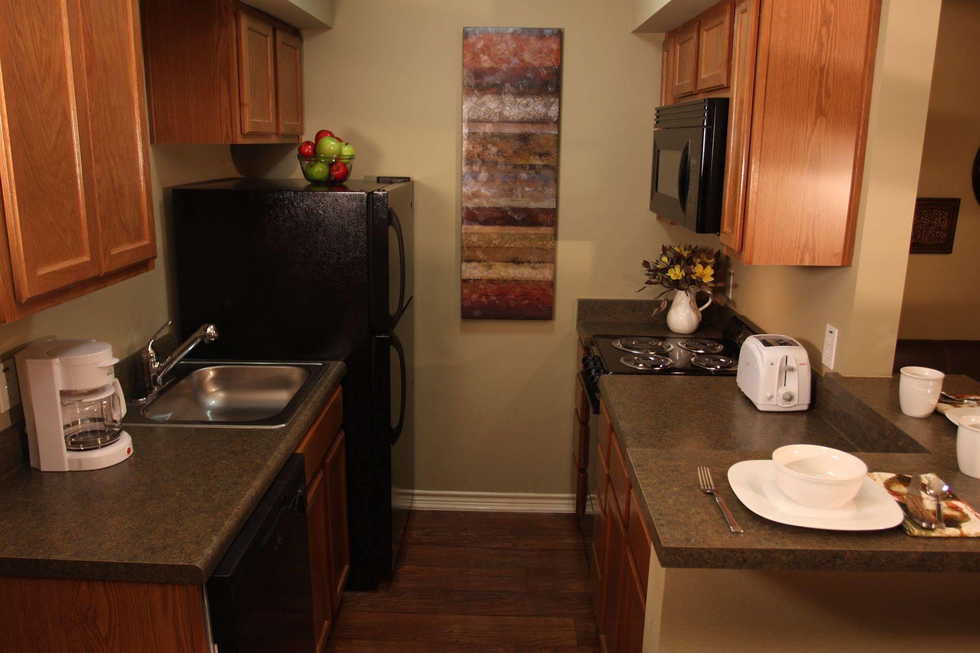 Eagle'S Den Suites Cotulla A Travelodge By Wyndham Esterno foto